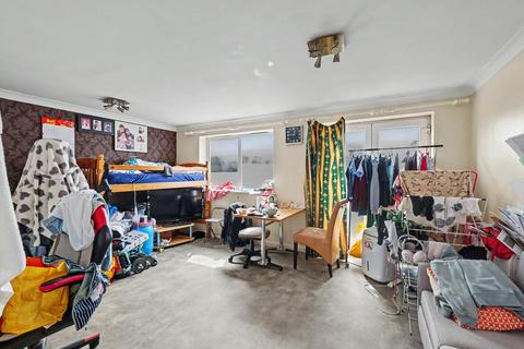 2 bedroom apartment for sale, Station Road, Broxbourne