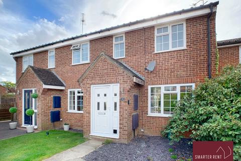 2 bedroom house to rent, Field End, Farnham GU9