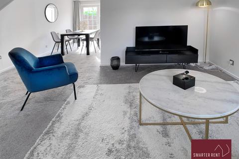 2 bedroom house to rent, Field End, Farnham GU9