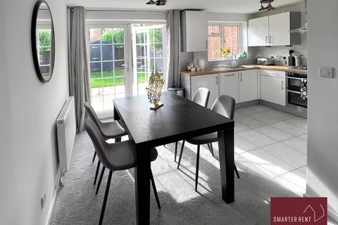 2 bedroom house to rent, Field End, Farnham GU9