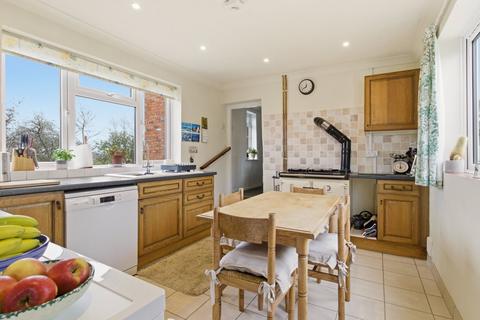 4 bedroom cottage for sale, Hillend, Twyning, Tewkesbury, Gloucestershire, GL20