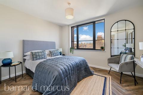 2 bedroom flat for sale, Fallsbrook Road, London