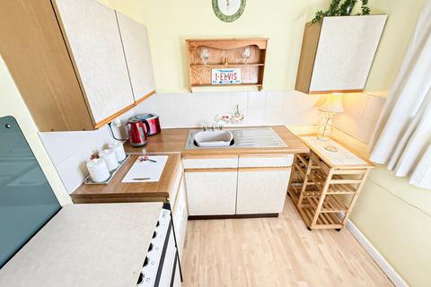2 bedroom flat for sale, Well Lane, Greasby, CH49