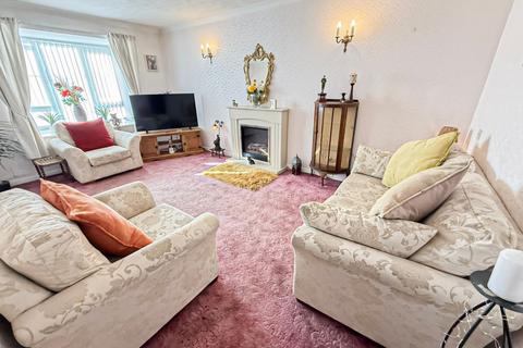 2 bedroom flat for sale, Well Lane, Greasby, CH49