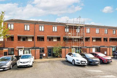 Stoneycroft Close, London SE12