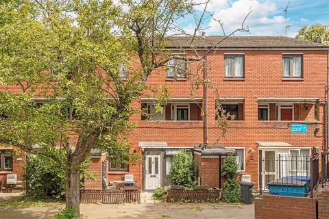 1 bedroom flat for sale, Stoneycroft Close, London SE12