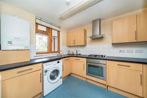 1 bedroom flat for sale, Stoneycroft Close, London SE12