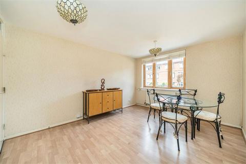 1 bedroom flat for sale, Stoneycroft Close, London SE12