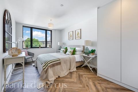 3 bedroom flat for sale, Fallsbrook Road, London