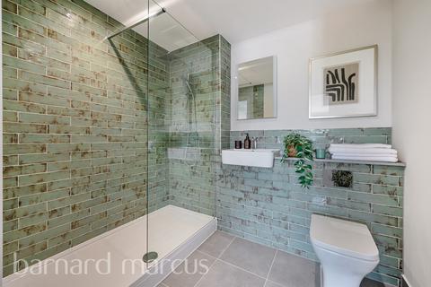 3 bedroom flat for sale, Fallsbrook Road, London