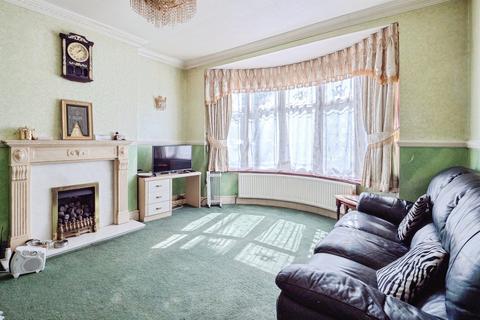 4 bedroom semi-detached house for sale, Evington Road, Leicester