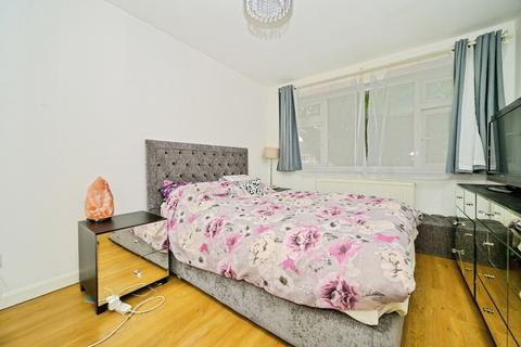 3 bedroom semi-detached house to rent, Oatfield Close, Luton, LU4
