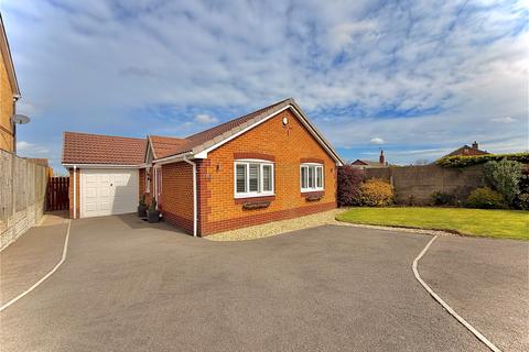 3 bedroom detached bungalow to rent, Burton Rise, Nottingham, NG17