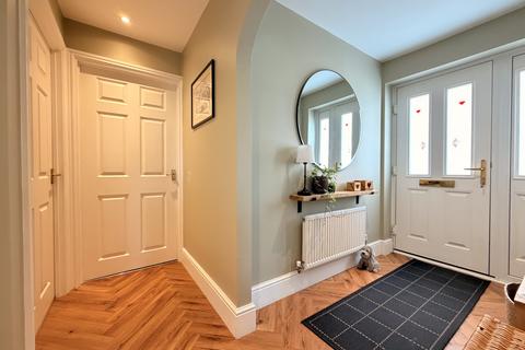 3 bedroom detached bungalow to rent, Burton Rise, Nottingham, NG17