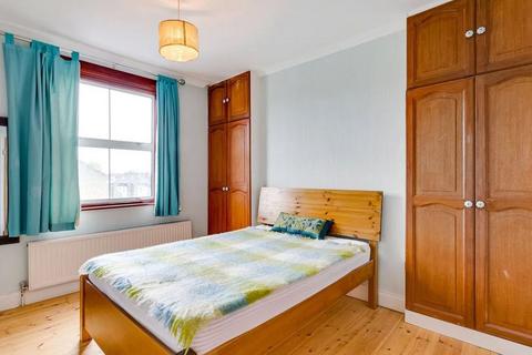 1 bedroom flat for sale, Askew Road, Wendell Park, London, W12