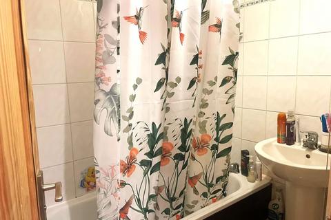 1 bedroom flat for sale, Askew Road, Wendell Park, London, W12
