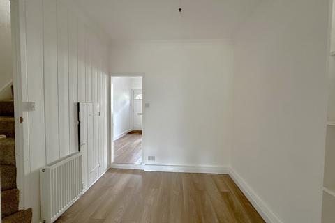 2 bedroom terraced house to rent, Stanley Road, Newmarket, Suffolk