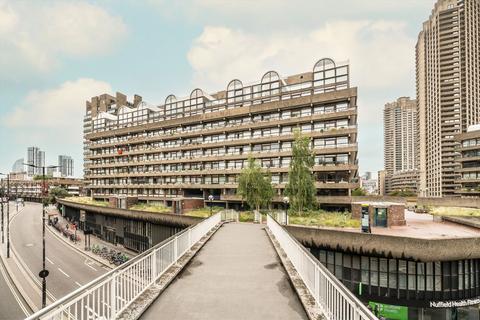 Studio to rent, Barbican, London EC2Y