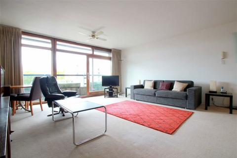 Studio to rent, Barbican, London EC2Y