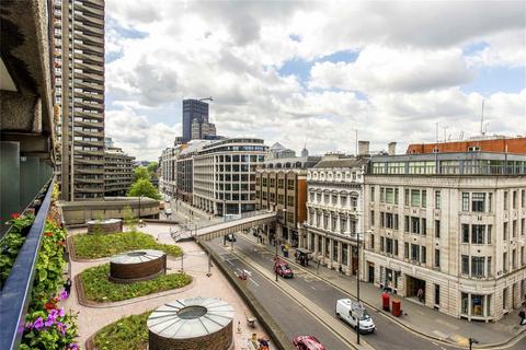 Studio to rent, Barbican, London EC2Y