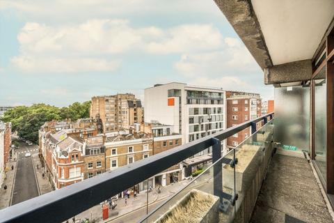Studio to rent, Barbican, London EC2Y