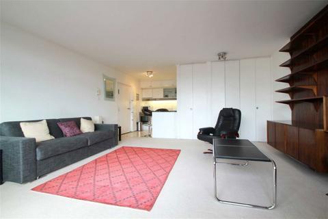 Studio to rent, Barbican, London EC2Y