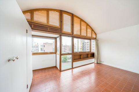 Studio to rent, Golden Lane Estate, London EC1Y
