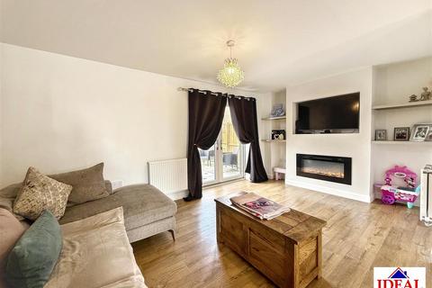 2 bedroom semi-detached house for sale, Llewelyn Crescent, Askern, Doncaster