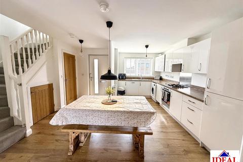 2 bedroom semi-detached house for sale, Llewelyn Crescent, Askern, Doncaster