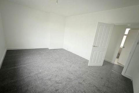 3 bedroom terraced house to rent, Fieldway, Dagenham RM8