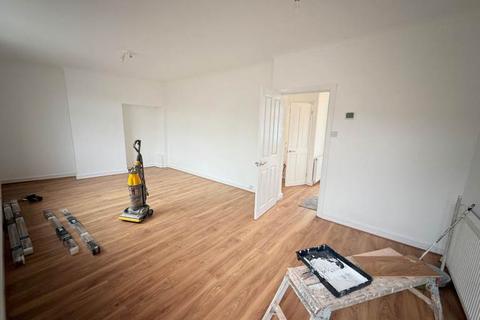 3 bedroom terraced house to rent, Fieldway, Dagenham RM8