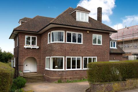 Neville Drive, London, N2