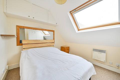 1 bedroom flat for sale, Staines Road, Twickenham, TW2