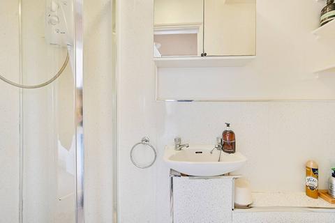 1 bedroom flat for sale, Staines Road, Twickenham, TW2