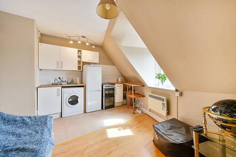 1 bedroom flat for sale, Staines Road, Twickenham, TW2