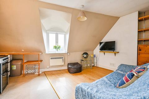 1 bedroom flat for sale, Staines Road, Twickenham, TW2