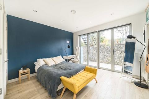 1 bedroom flat to rent, Byrne Road, London SW12