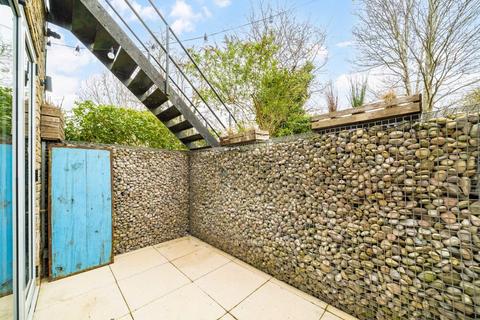 1 bedroom flat to rent, Byrne Road, London SW12