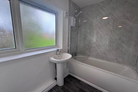 2 bedroom end of terrace house to rent, Ashmoor Road, Manchester, M22