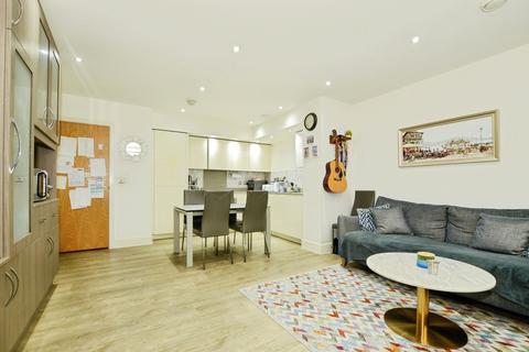 3 bedroom flat for sale, Lyon Road, Harrow, HA1