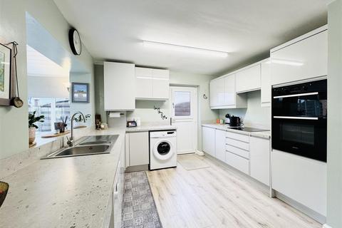 3 bedroom semi-detached house for sale, Ings Mill Drive, Clayton West, Huddersfield, HD8 9PW