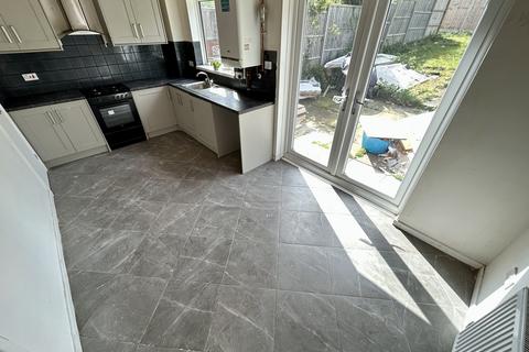 3 bedroom semi-detached house to rent, Temple Way, Tividale, OLDBURY