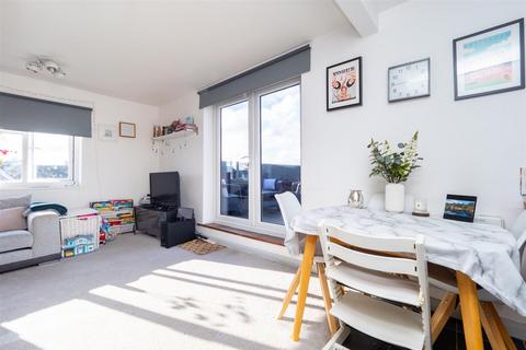 2 bedroom apartment for sale, Stanley Road, Sutton