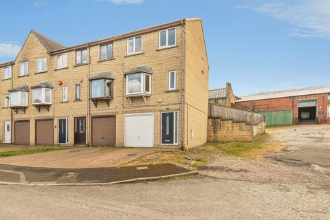 End of terrace house - Stoney Cross Street, Huddersfield, HD4