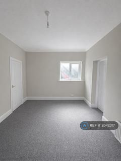 1 bedroom flat to rent, Abbey Park Road, Grimsby, DN32
