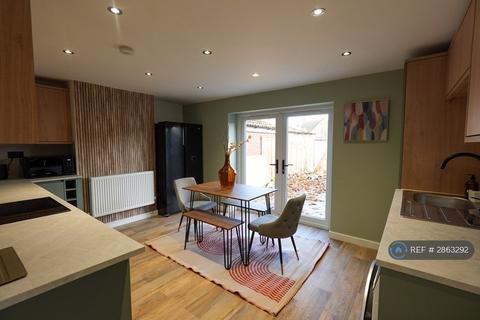 6 bedroom semi-detached house to rent, St Mark St, Gloucester, GL1