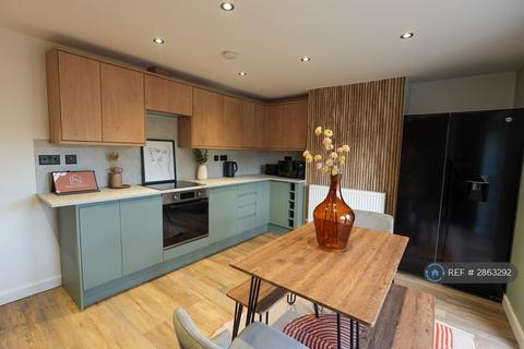 6 bedroom semi-detached house to rent, St Mark St, Gloucester, GL1