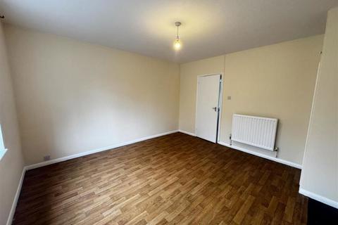 2 bedroom flat for sale, High Street South, Dunstable, Bedfordshire, LU6 3HP