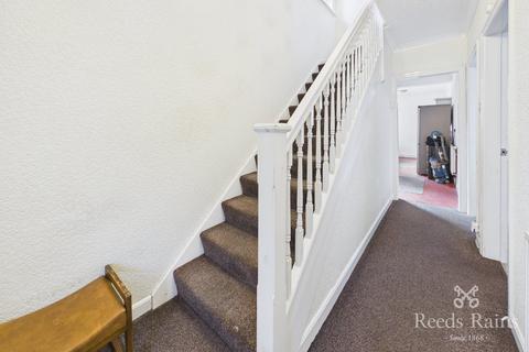 3 bedroom semi-detached house for sale, Bradford Road, West Yorkshire WF1