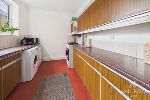 3 bedroom semi-detached house for sale, Bradford Road, West Yorkshire WF1